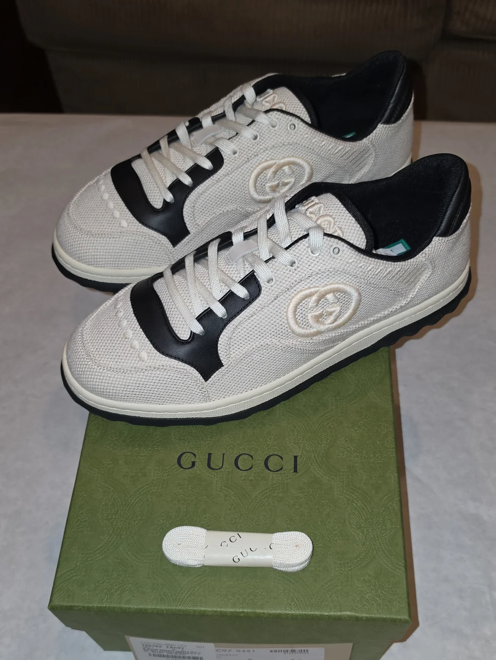 Gucci Men’s Cream & Black Canvas Low-Top Sneakers
